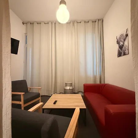 מלון Centre *